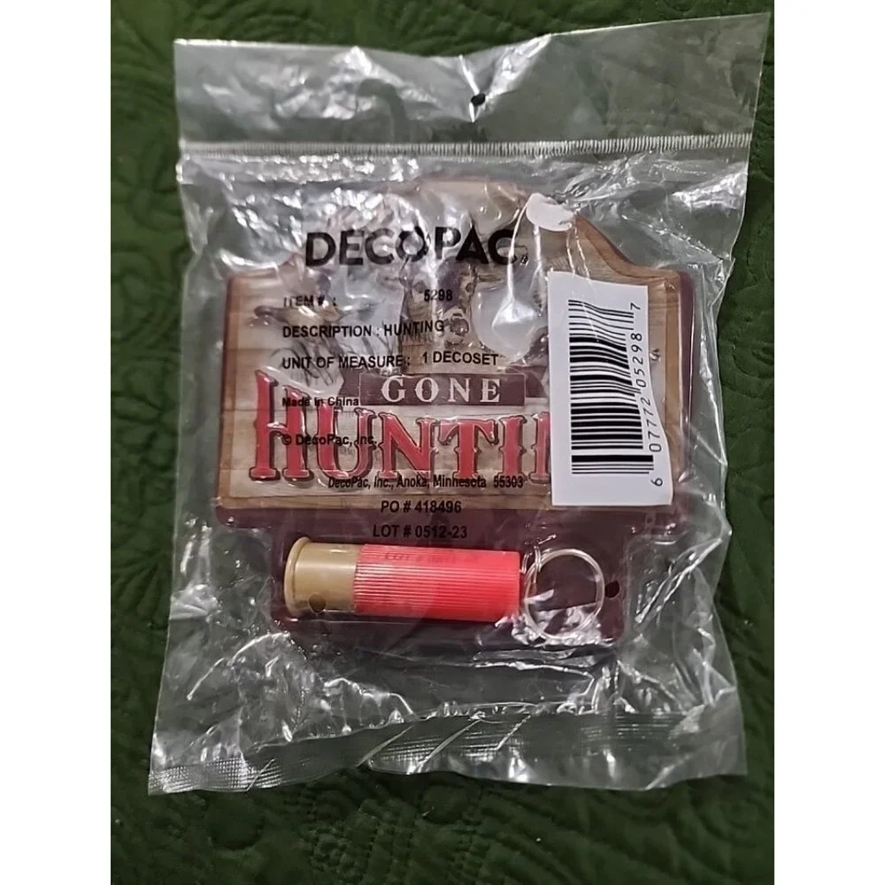 Decopac Gone HUNTING cake Decorating And Shotgun Keychain Kit‎ Deer Grooms Cake